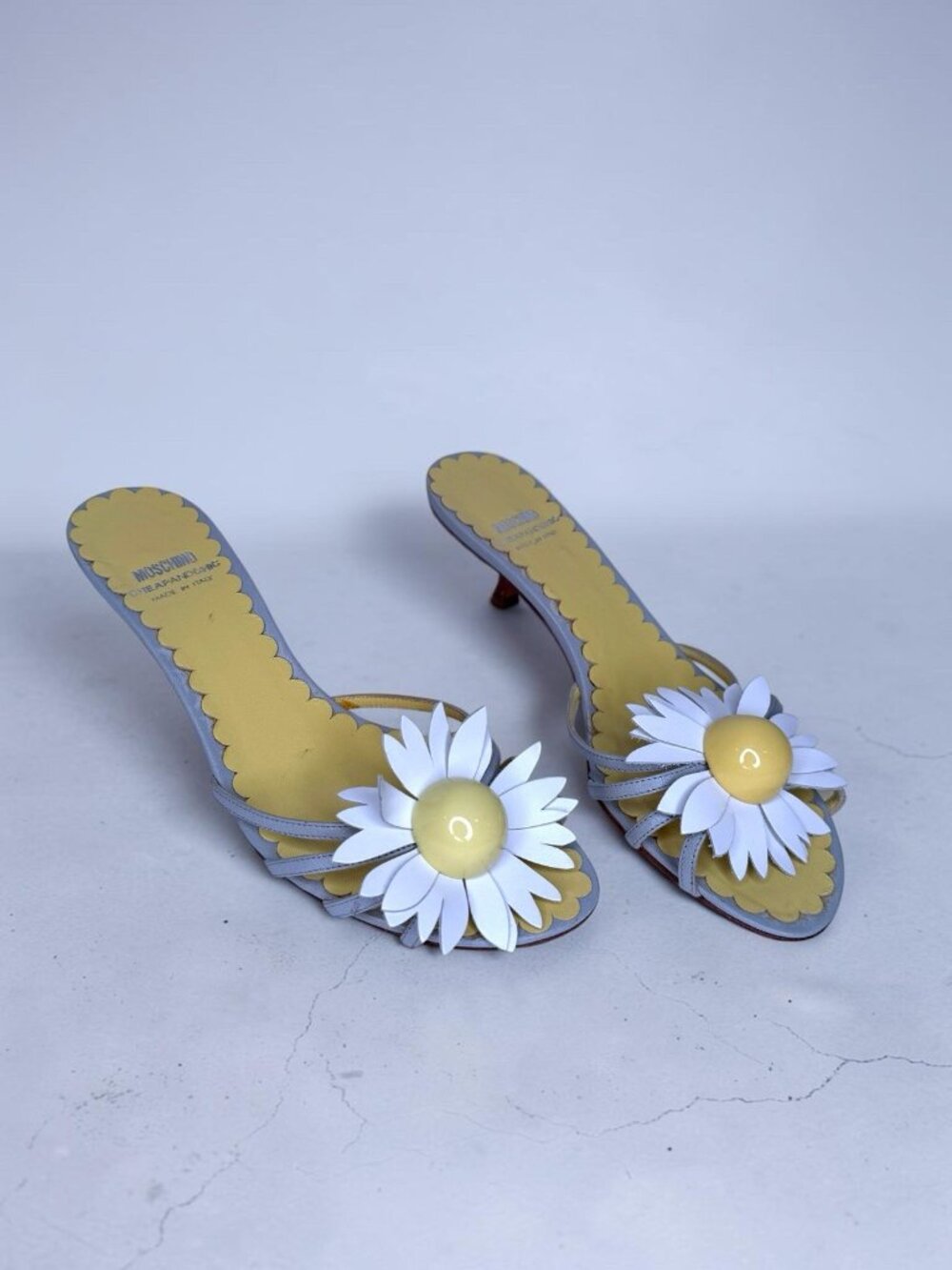 Moschino Cheap & Chic 37.5 Daisy Flower Kitten Heel Sandals